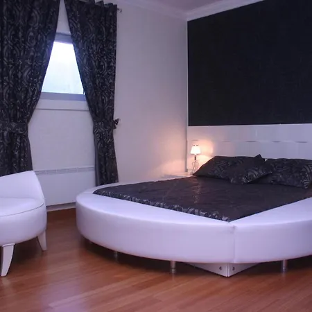 Hotell Devamli 3*