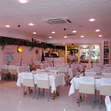 ホテル Devamli 3*