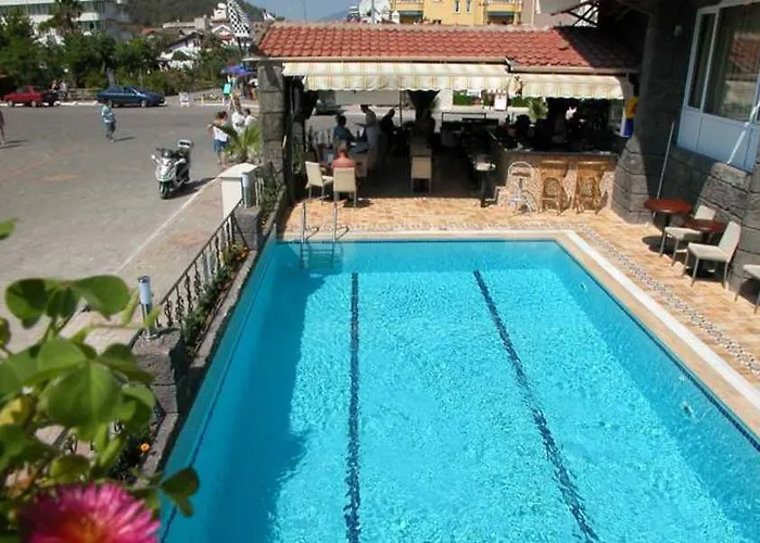 데바믈리 말마리스